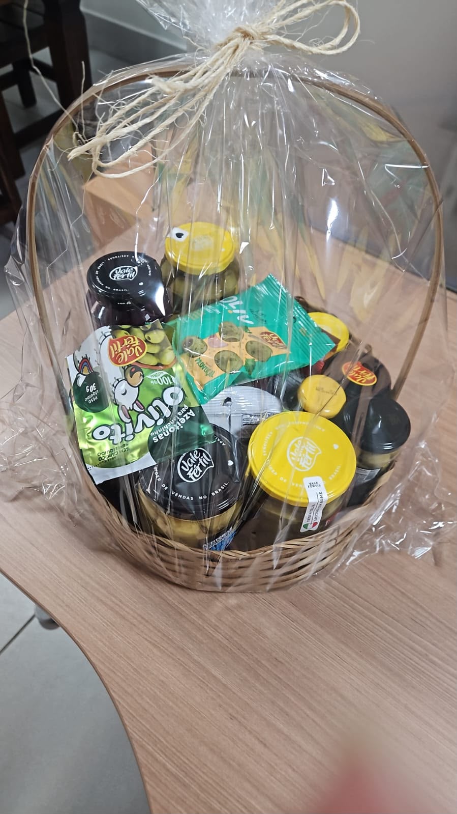 Cesta gourmet Vale Fértil que será entregue como prêmio da rifa